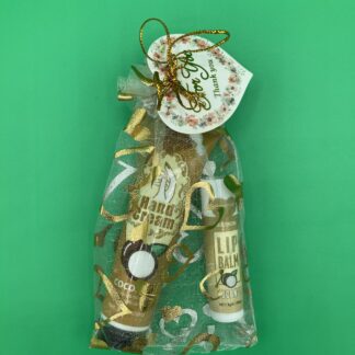 Kleines Dankeschön mit einer Handcreme und Lippenbalsam verpackt - Kokosnuss